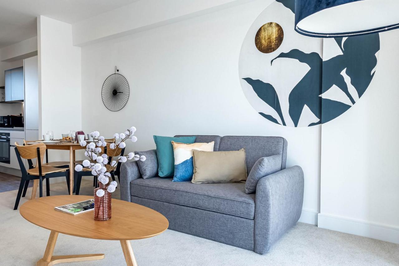 Modern Apartments With Balcony In Merton Near Wimbledon By Sojo Stay Митчам Экстерьер фото