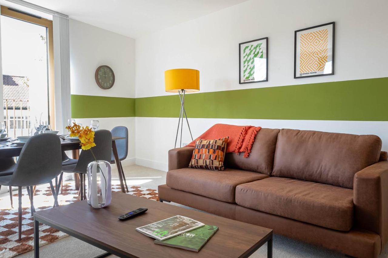 Modern Apartments With Balcony In Merton Near Wimbledon By Sojo Stay Митчам Экстерьер фото