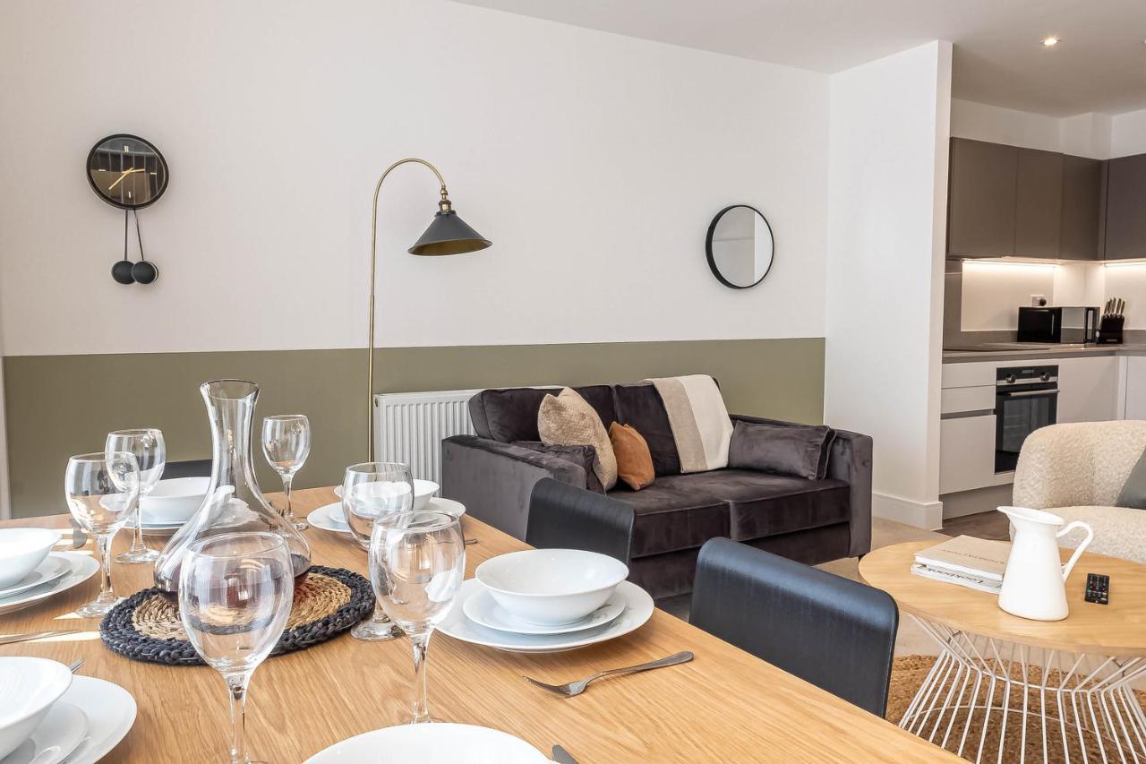 Modern Apartments With Balcony In Merton Near Wimbledon By Sojo Stay Митчам Экстерьер фото
