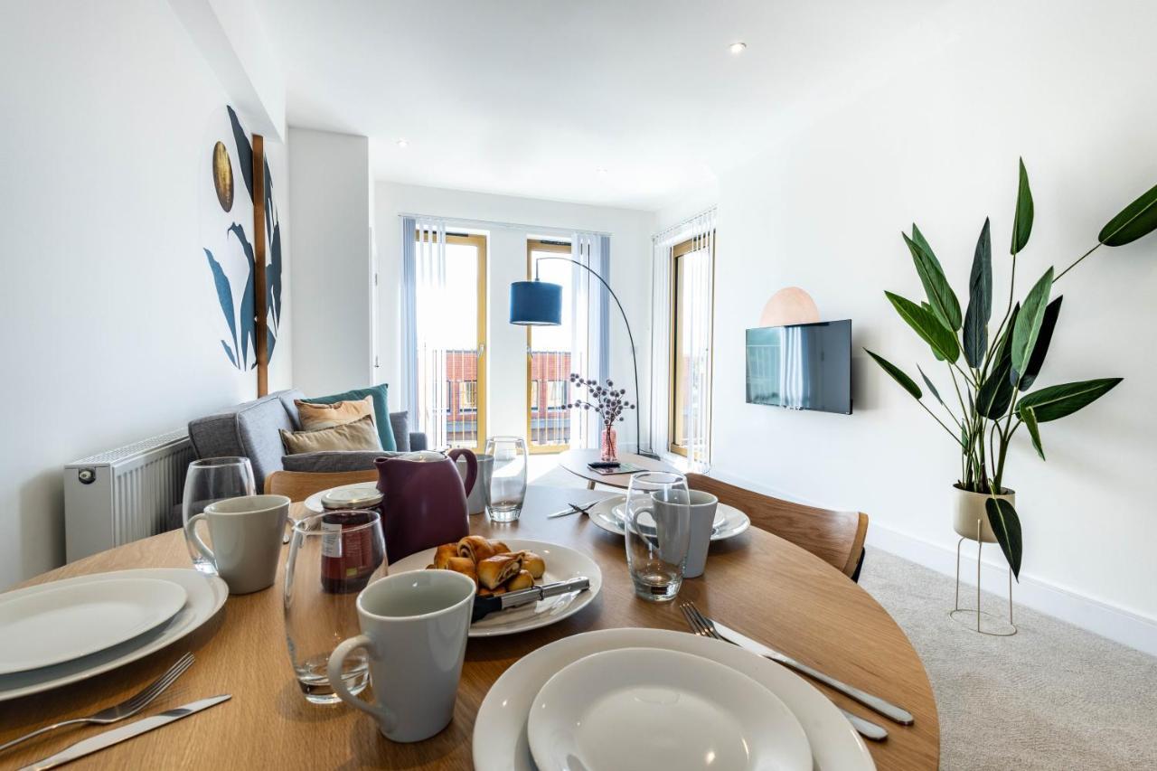 Modern Apartments With Balcony In Merton Near Wimbledon By Sojo Stay Митчам Экстерьер фото