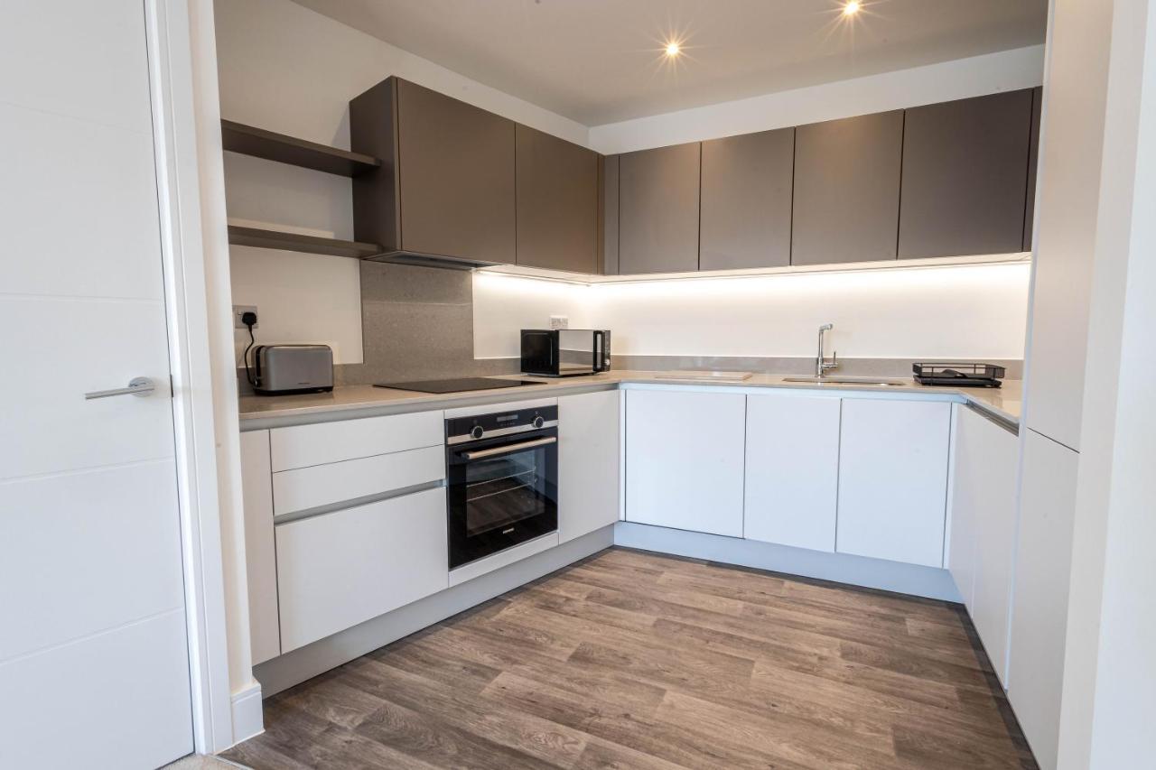 Modern Apartments With Balcony In Merton Near Wimbledon By Sojo Stay Митчам Экстерьер фото