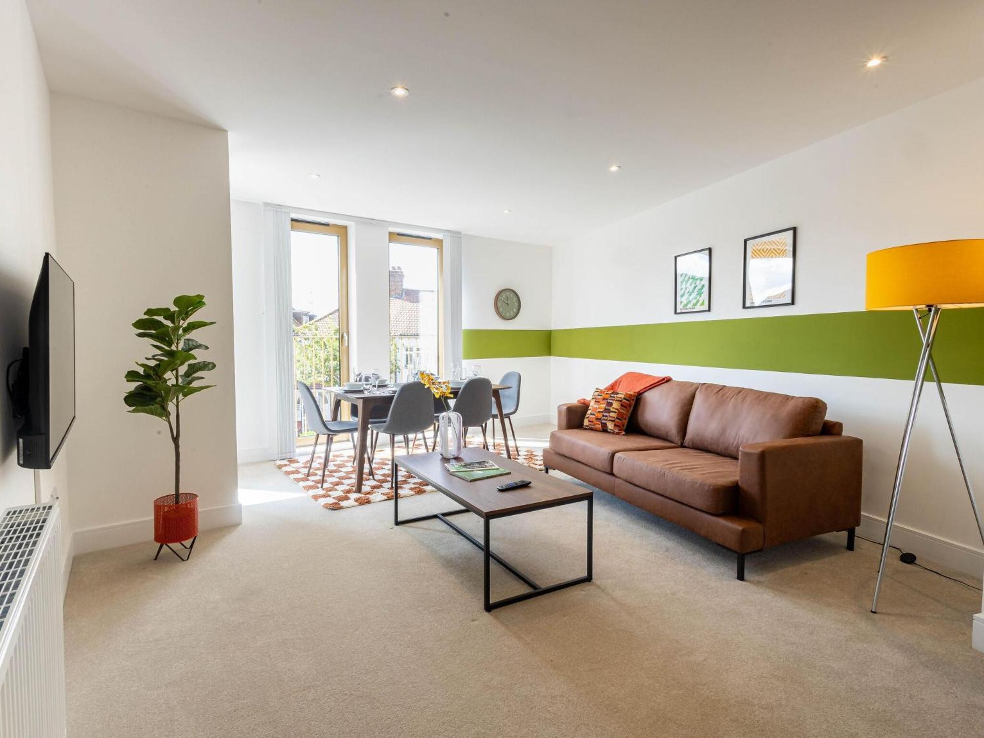 Modern Apartments With Balcony In Merton Near Wimbledon By Sojo Stay Митчам Экстерьер фото